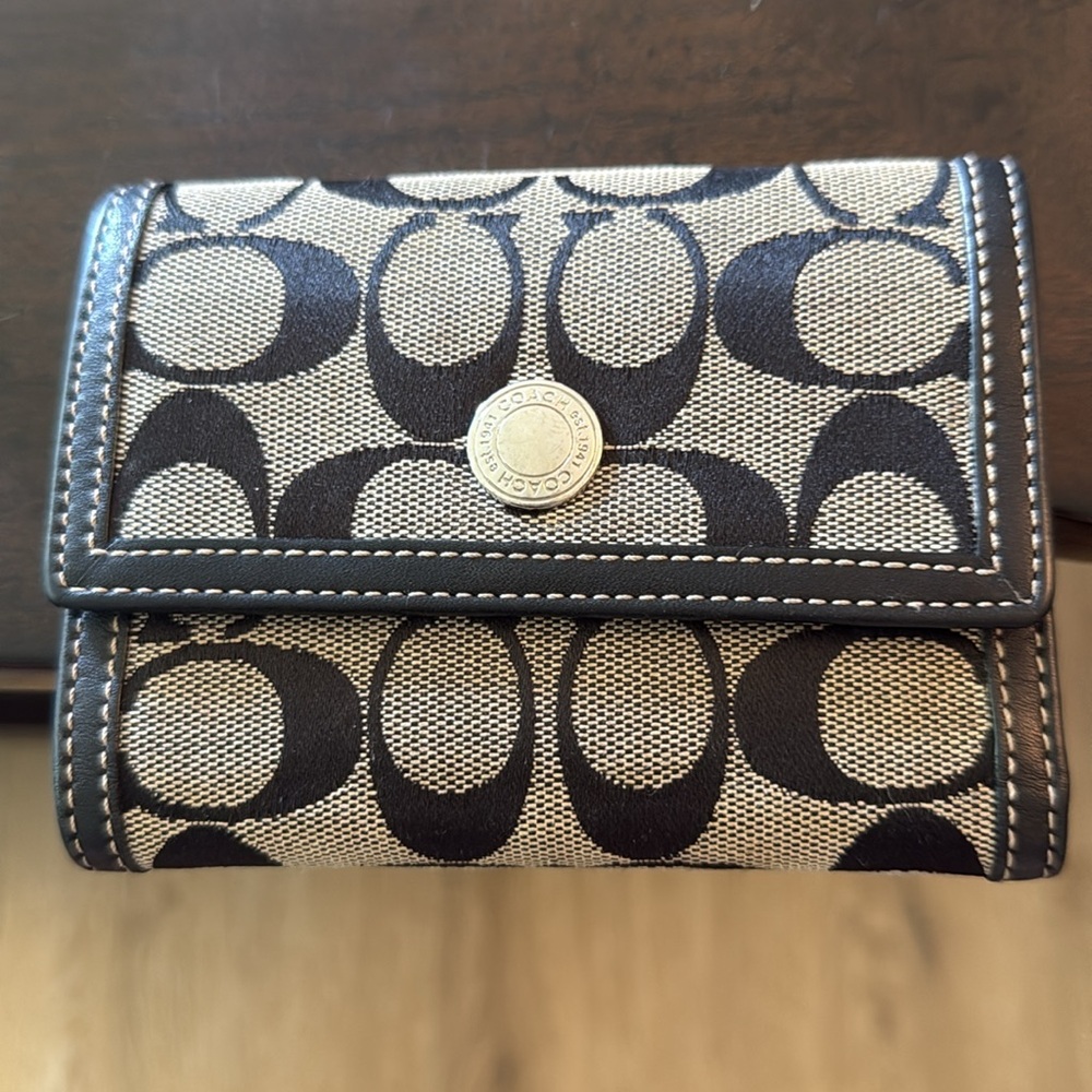 Vintage 👑COACH SIGNATURE TRIFOLD WALLET